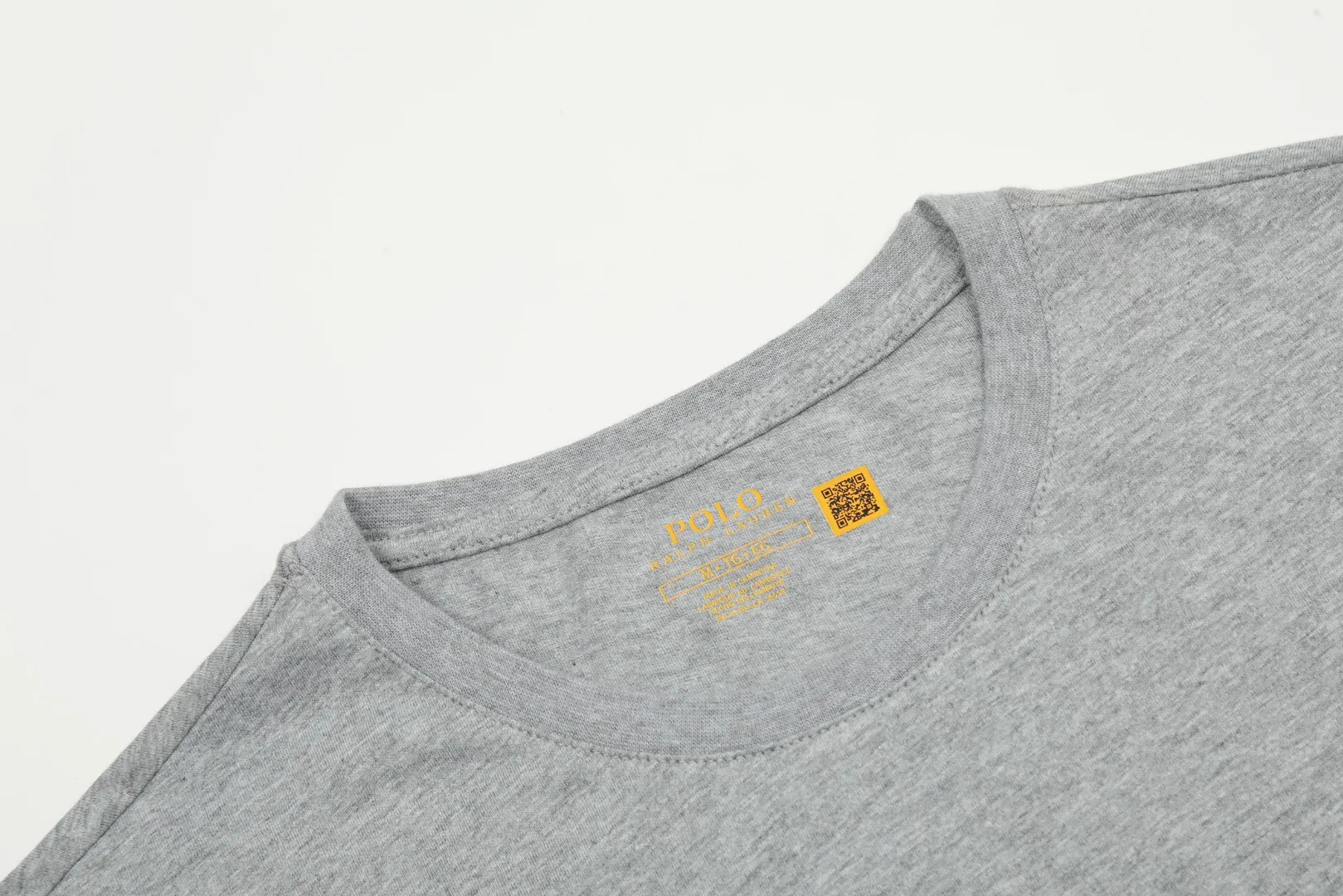 🅿️116 "Top quality" Style number: DS003# (not off the shelves all year round) [Ralph Lauren classic pony embroidered round neck basic short sleeves] ✅Ralph Lauren Ralph Lauren classic basic versatile round neck short sleeves ✅Main supplier platform live broadcast Wholesale entities Replenish when out of stock Not off the shelves ✅ZP quality 1:1 version Scan the code to enter the GF website Z cabinet quality ✅26 pieces of 180g hydrophilic toner 100% cotton fabric, comfortable and soft, strong breathability, high-end, cost-effective, good quality needless to say ✅Restore the original version, the maximum size can be worn up to 210 pounds, loose, comfortable and stress-free ✅Work wear, life wear, suitable for various occasions, must-have recommendation for couples Size: Powder white dark gray blue label light gray white label
